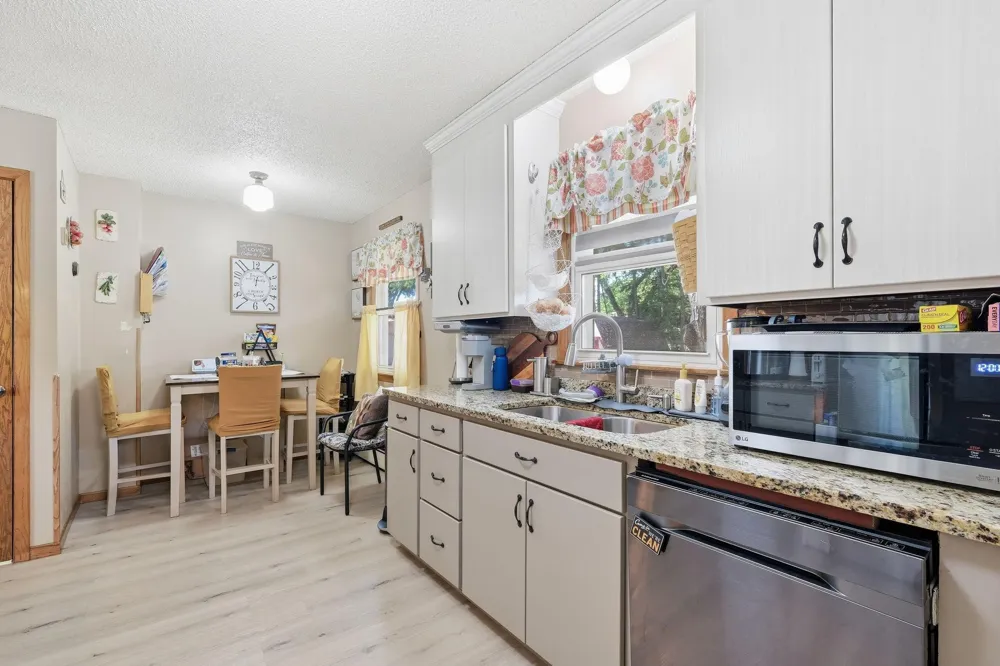 6933 Brunswick Avenue Brooklyn Park, MN 55429