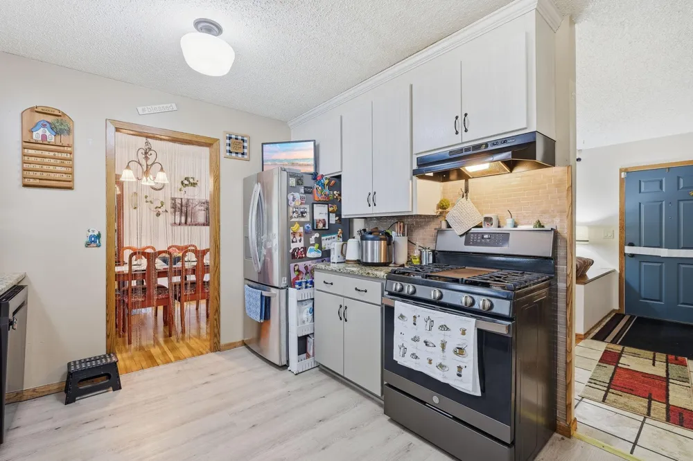 6933 Brunswick Avenue Brooklyn Park, MN 55429