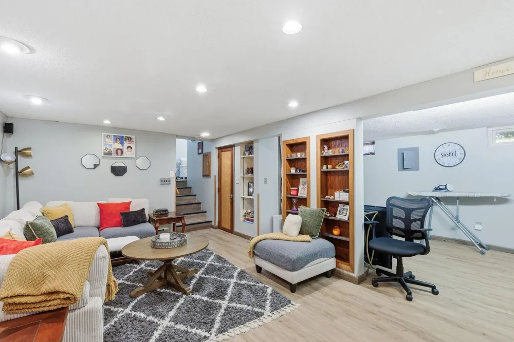 6933 Brunswick Avenue Brooklyn Park, MN 55429
