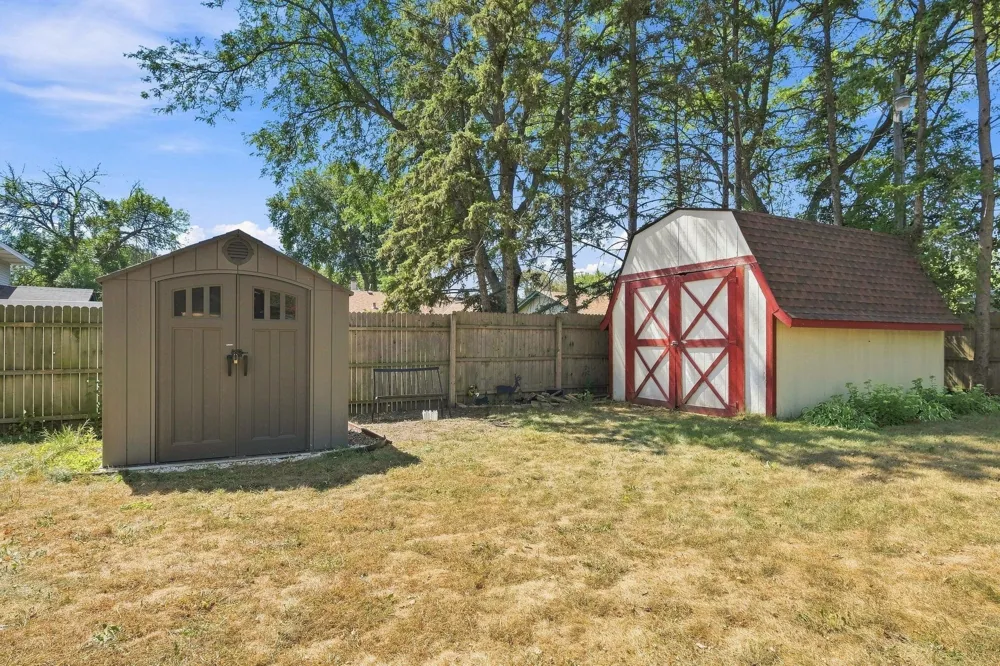 6933 Brunswick Avenue Brooklyn Park, MN 55429