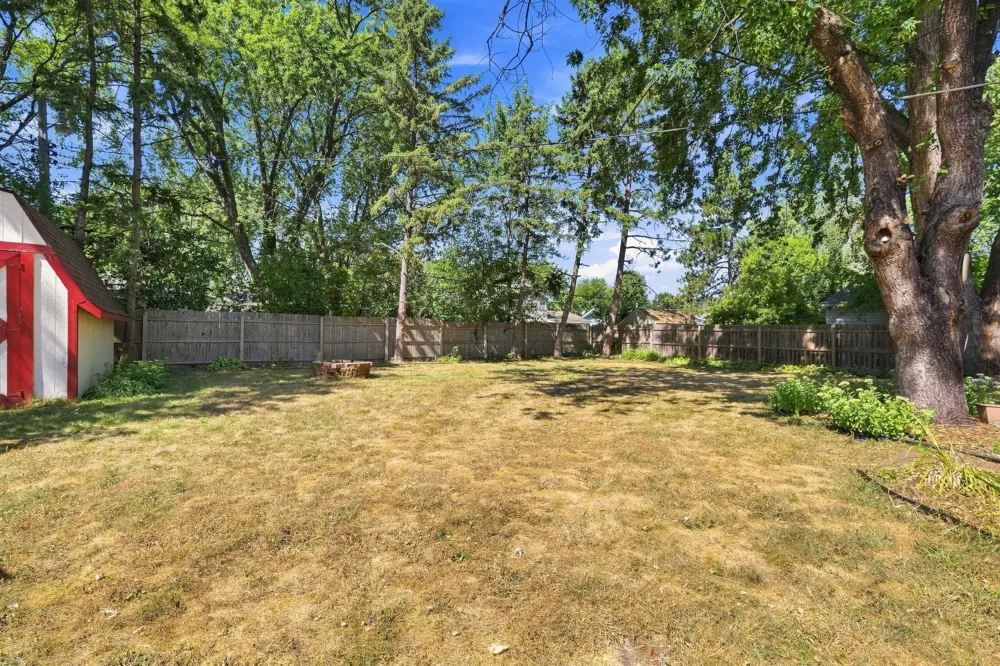 6933 Brunswick Avenue Brooklyn Park, MN 55429