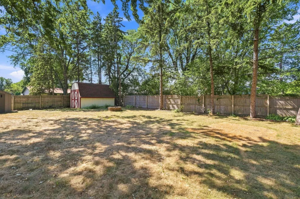 6933 Brunswick Avenue Brooklyn Park, MN 55429