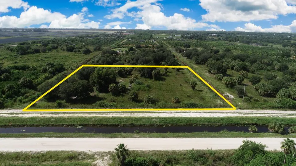 1880 LOUISE ST NW Loxahatchee, FL 33470