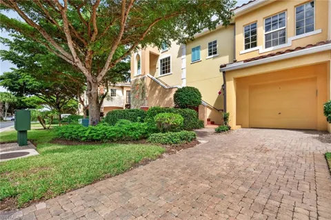 8701 Piazza Del Lago Circle #202