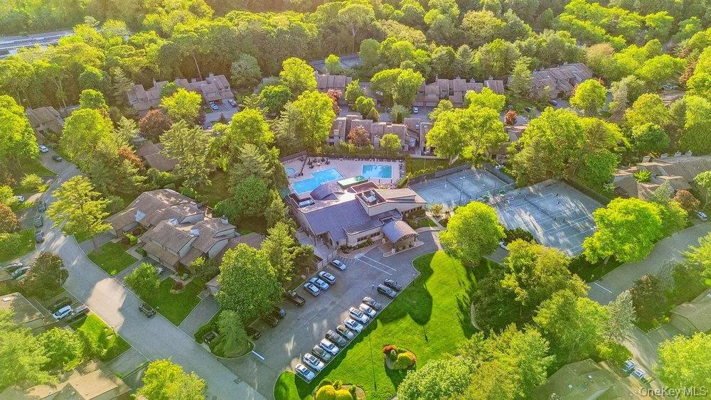 76 Estate Drive Jericho, NY 11753