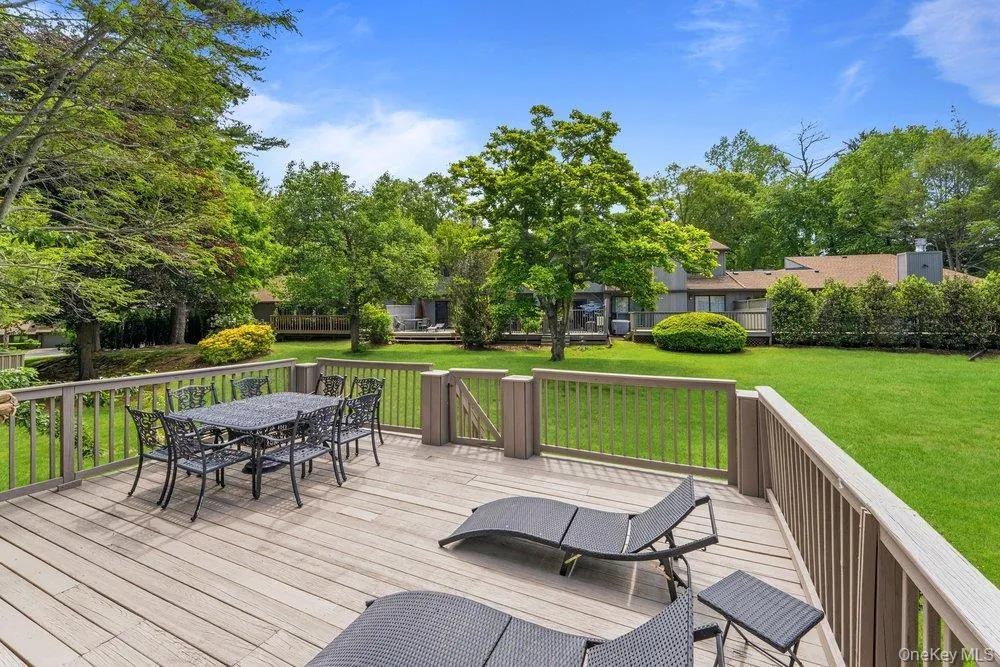 76 Estate Drive Jericho, NY 11753