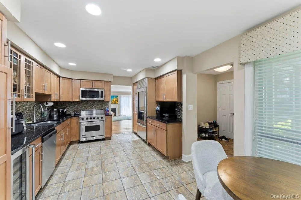 76 Estate Drive Jericho, NY 11753