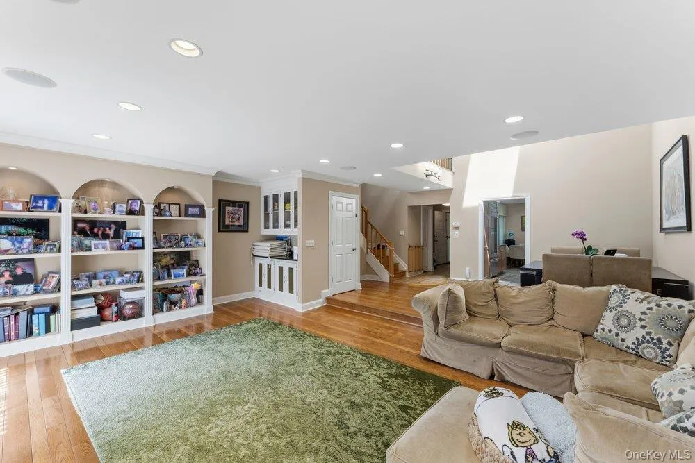 76 Estate Drive Jericho, NY 11753