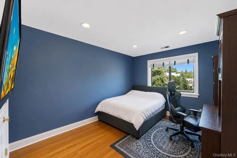 76 Estate Drive Jericho, NY 11753