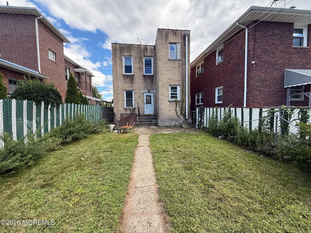 709 Stuyvesant Avenue Lyndhurst, NJ 07071
