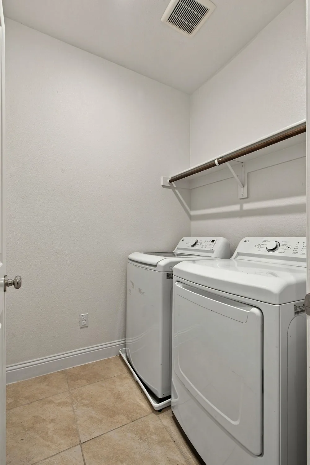 303 Ferndale Street Lewisville, TX 75056