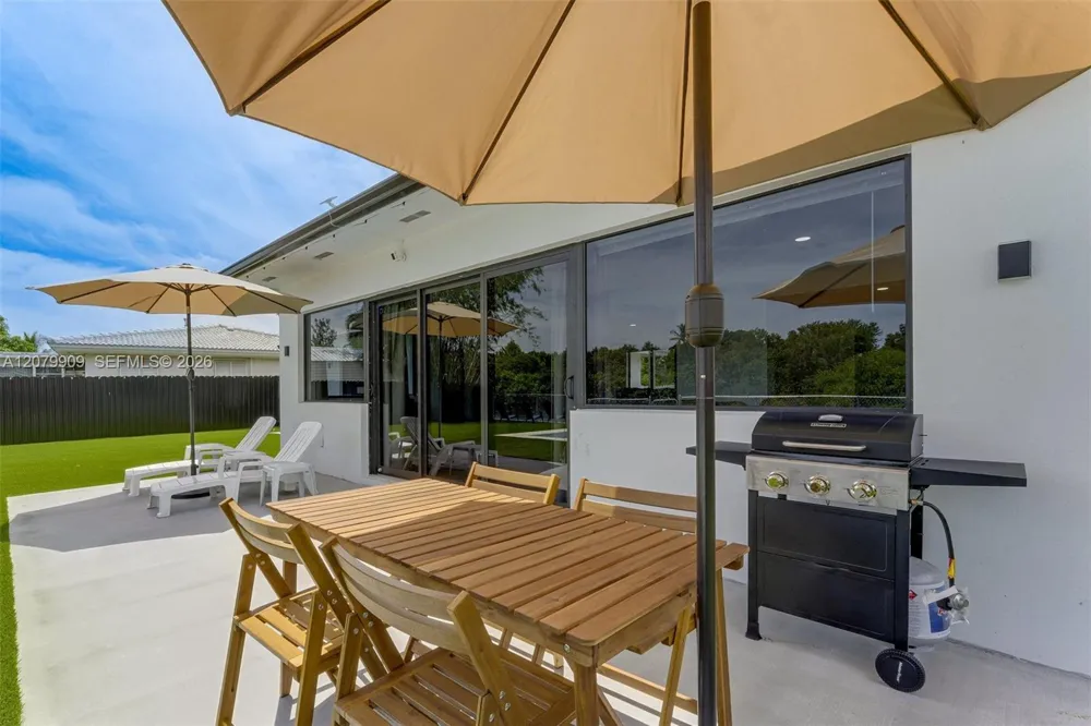 317 31st Ave Hollywood, FL 33021