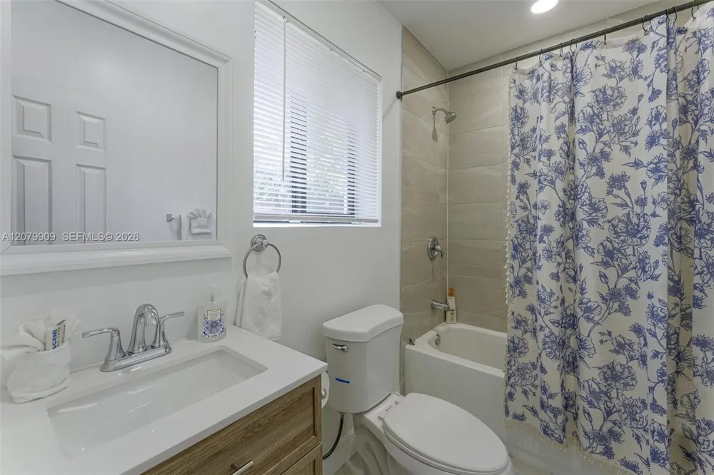 317 31st Ave Hollywood, FL 33021