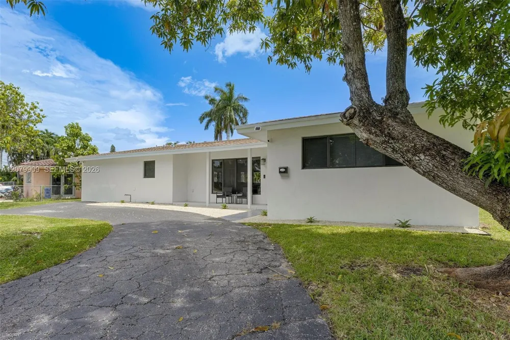 317 31st Ave Hollywood, FL 33021