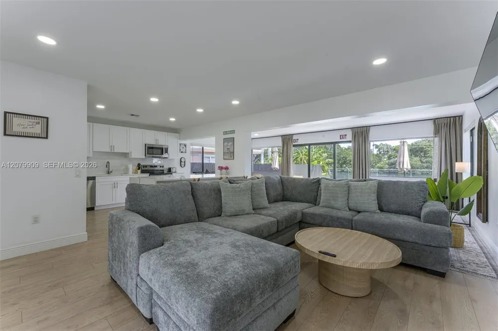 317 31st Ave Hollywood, FL 33021