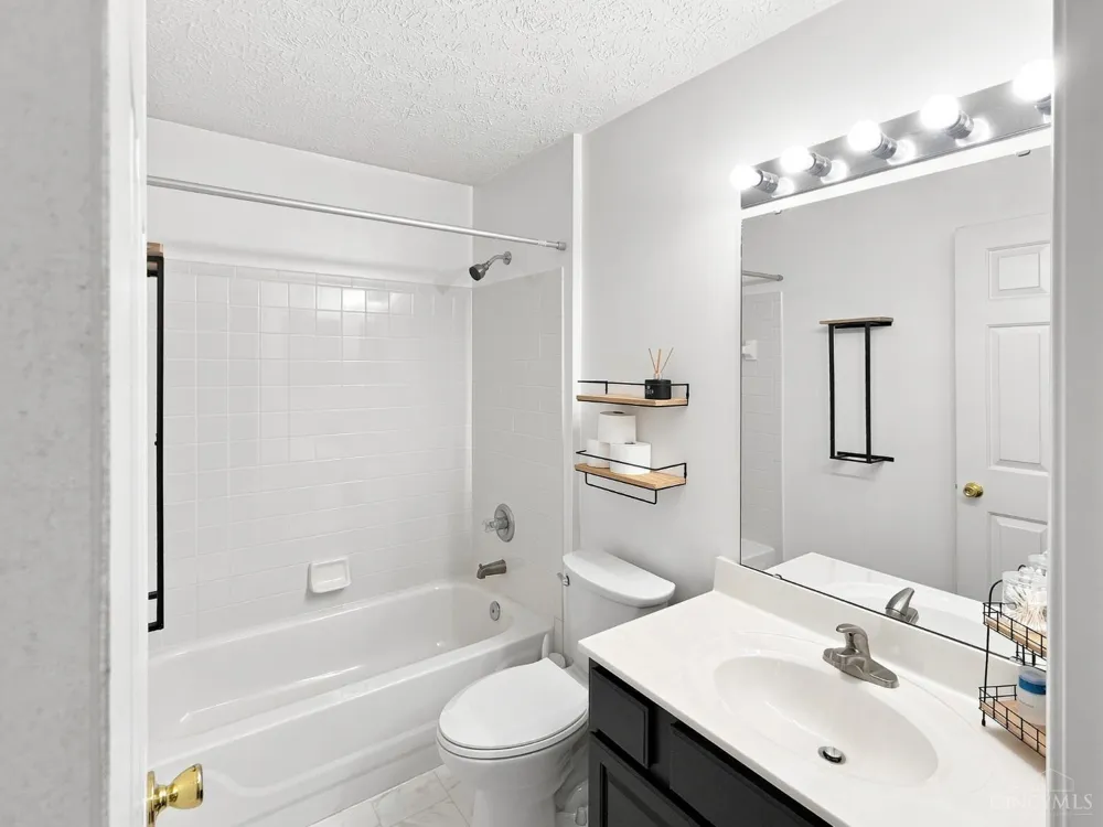8390 Spring Valley Court #206 West Chester, OH 45069