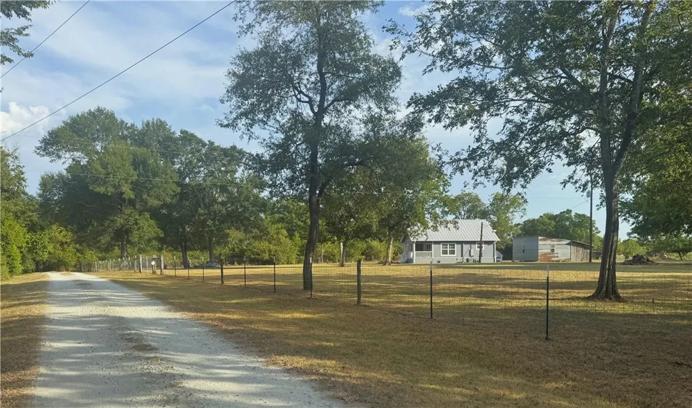 10390 Hedrick Road Hearne, TX 77859