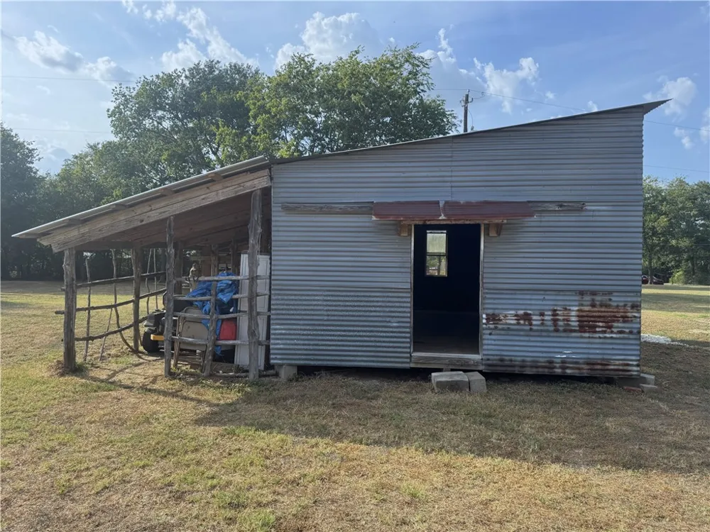 10390 Hedrick Road Hearne, TX 77859