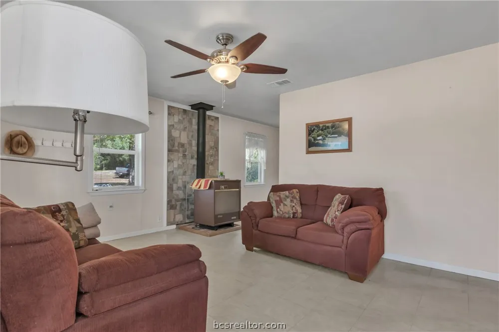 9769 FM 2096 Franklin, TX 77856