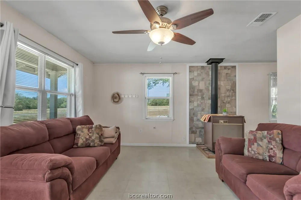 9769 FM 2096 Franklin, TX 77856