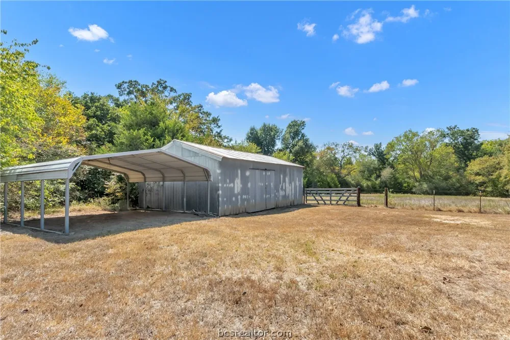 9769 FM 2096 Franklin, TX 77856