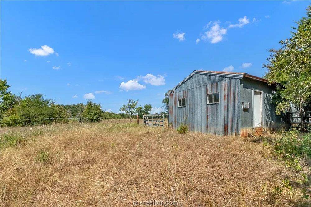 9769 FM 2096 Franklin, TX 77856