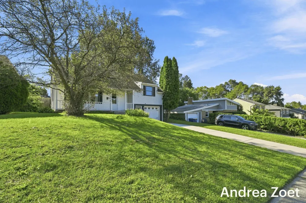 1044 Lockridge Drive NE Grand Rapids City, MI 49505