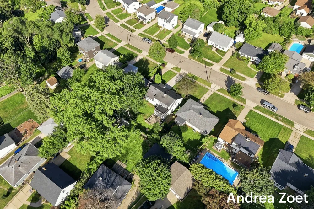 1044 Lockridge Drive NE Grand Rapids City, MI 49505