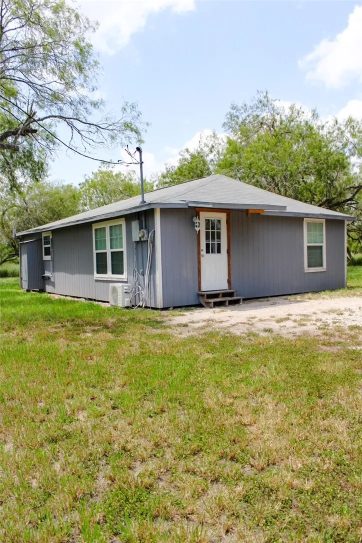9872 County Road 623 Skidmore, TX 78389