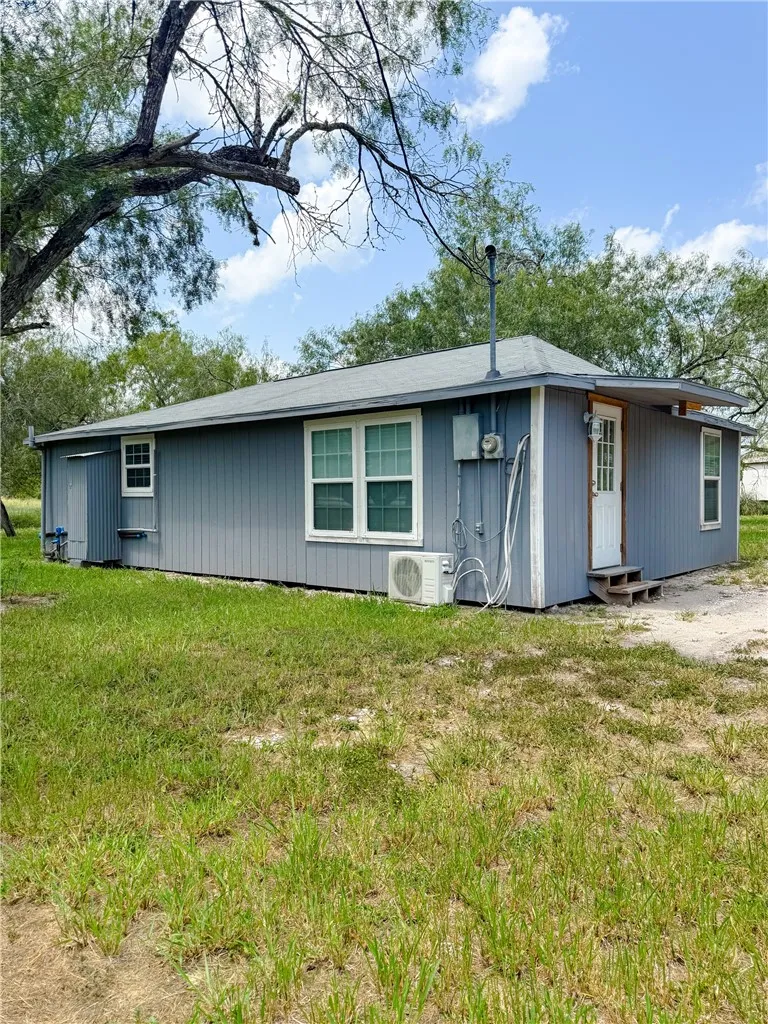 9872 County Road 623 Skidmore, TX 78389