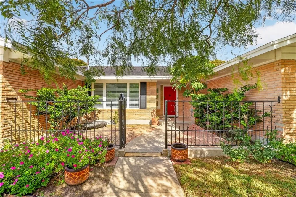 438 Haroldson Drive Corpus Christi, TX 78412