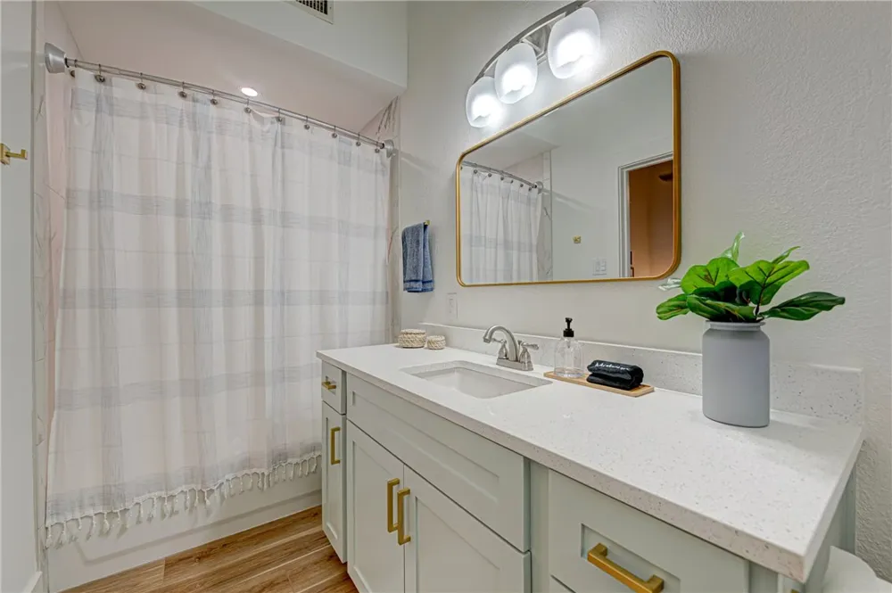 310 Leslie Lane Port Aransas, TX 78373