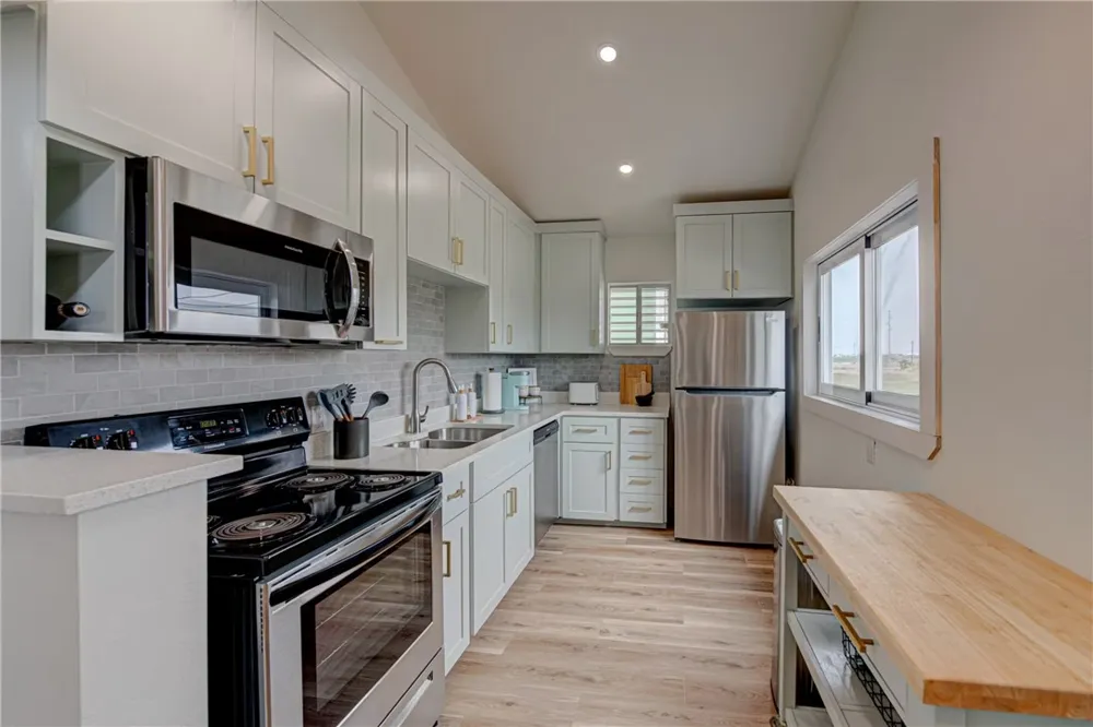 310 Leslie Lane Port Aransas, TX 78373