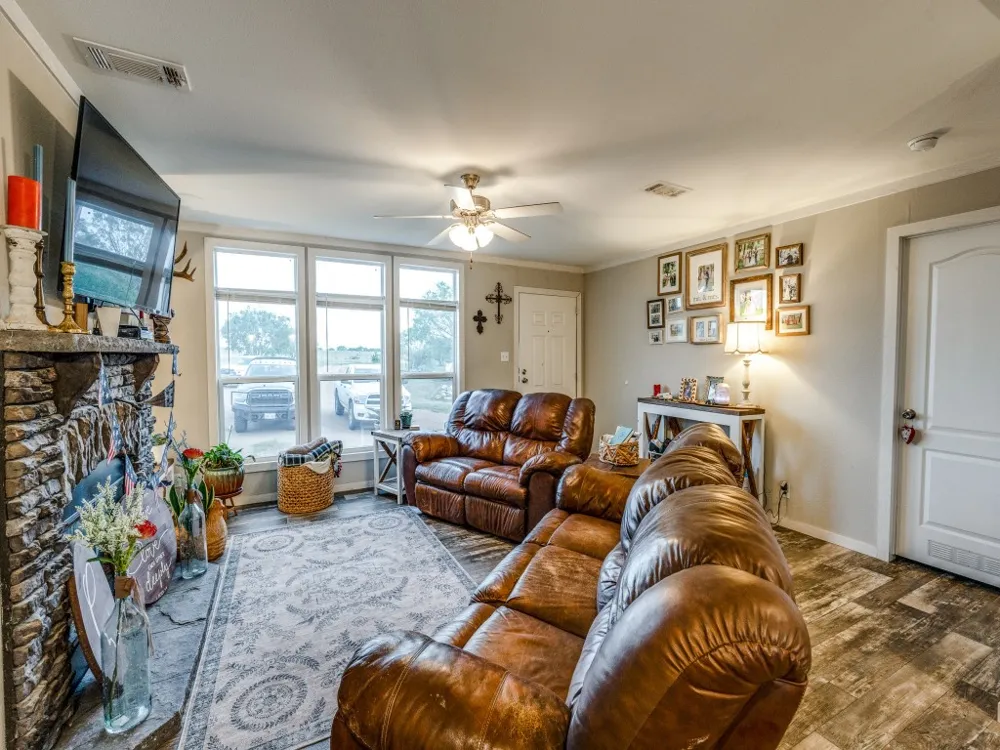 2831 County Road 430 Pleasanton, TX 78064