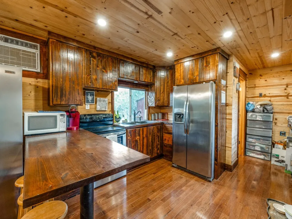2831 County Road 430 Pleasanton, TX 78064