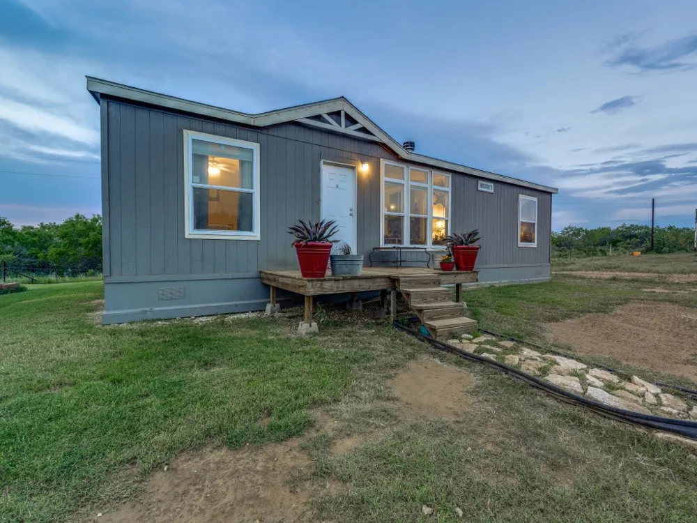 2831 County Road 430 Pleasanton, TX 78064