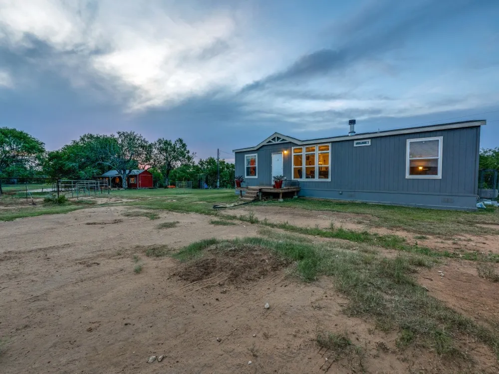 2831 County Road 430 Pleasanton, TX 78064