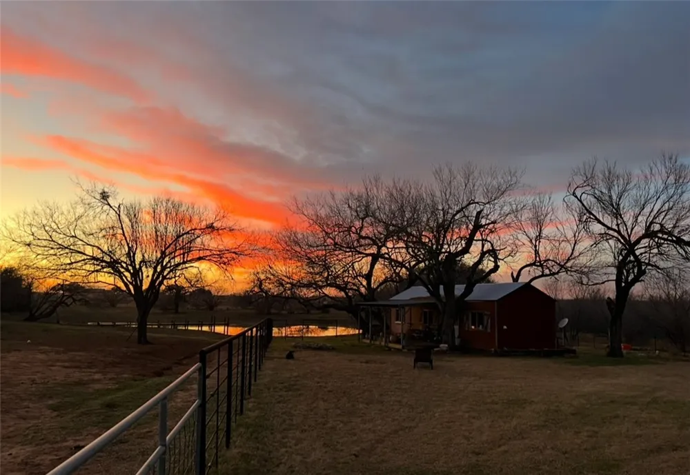 2831 County Road 430 Pleasanton, TX 78064