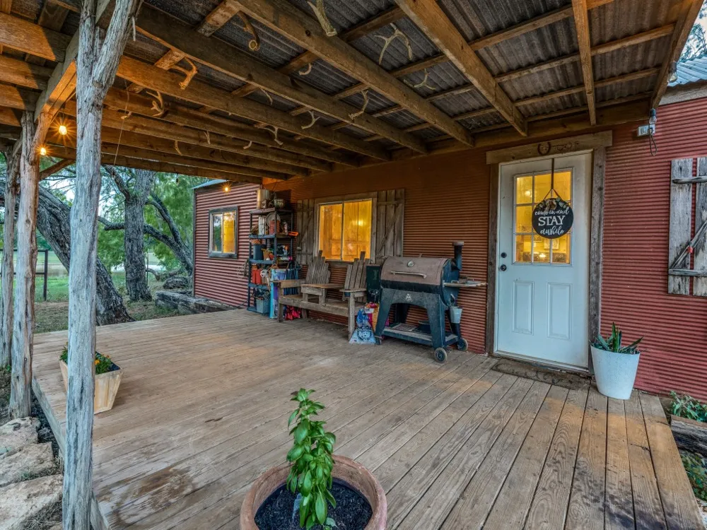 2831 County Road 430 Pleasanton, TX 78064