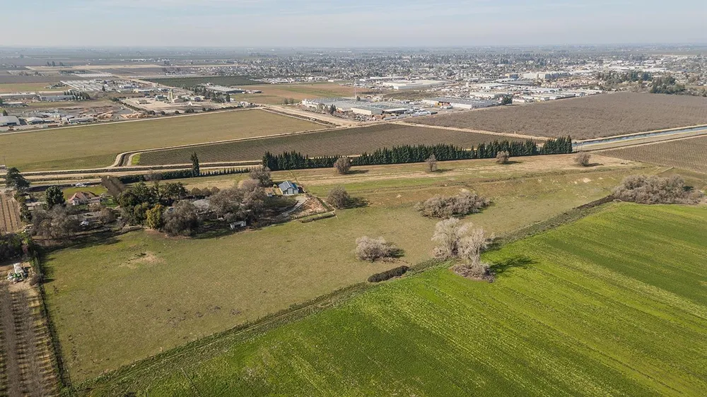 3670 S Newmark Avenue Sanger, CA 93654