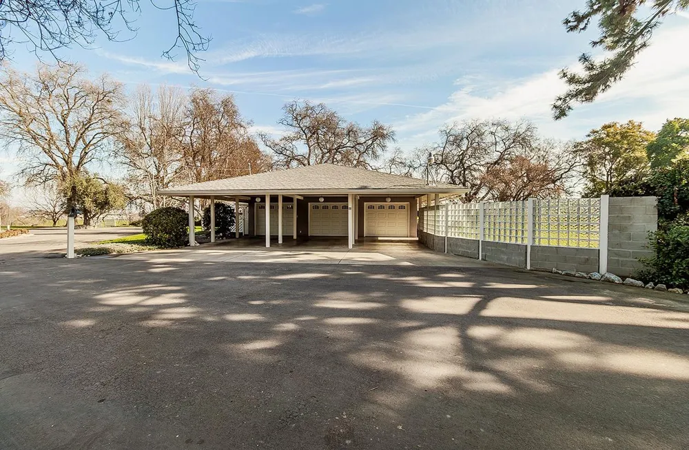 3670 S Newmark Avenue Sanger, CA 93654