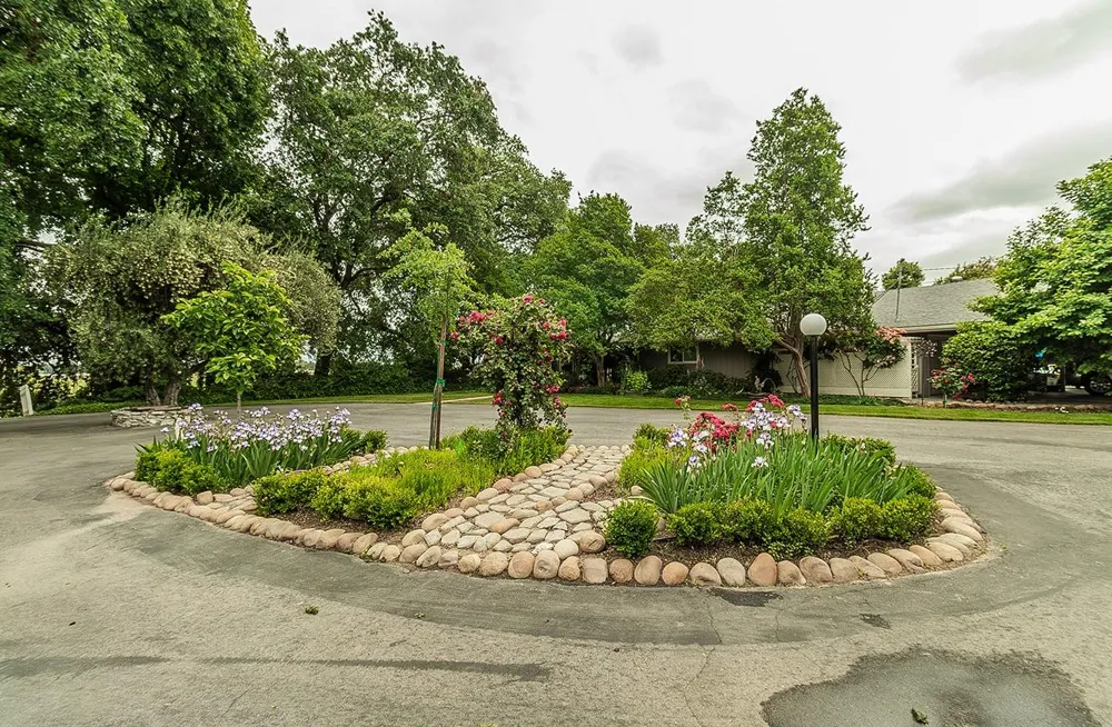 3670 S Newmark Avenue Sanger, CA 93654