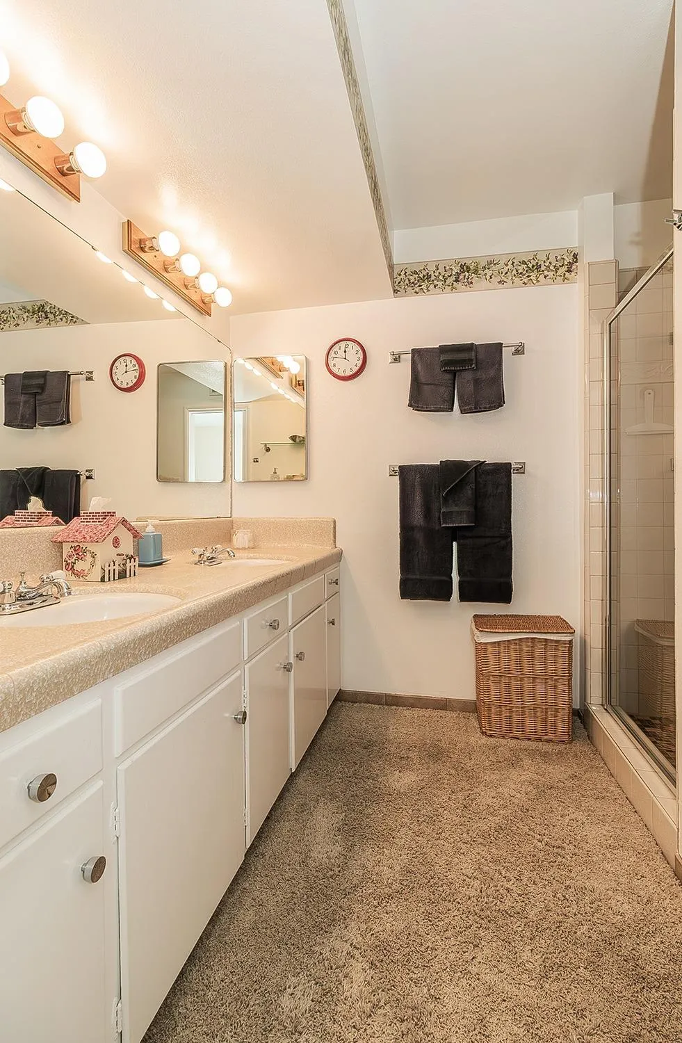 3670 S Newmark Avenue Sanger, CA 93654