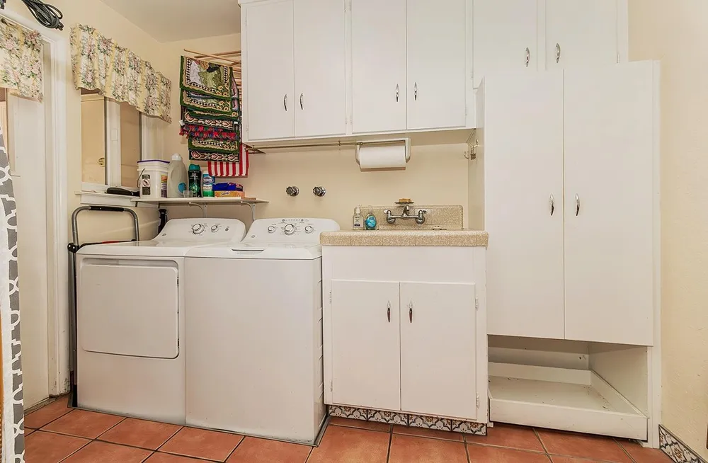 3670 S Newmark Avenue Sanger, CA 93654