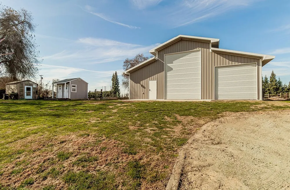 3670 S Newmark Avenue Sanger, CA 93654