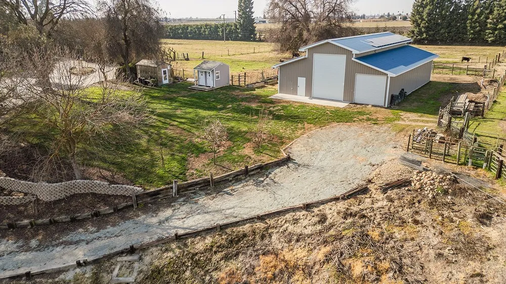 3670 S Newmark Avenue Sanger, CA 93654