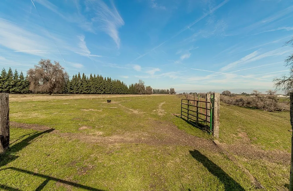 3670 S Newmark Avenue Sanger, CA 93654