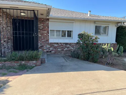 5910 E Alta