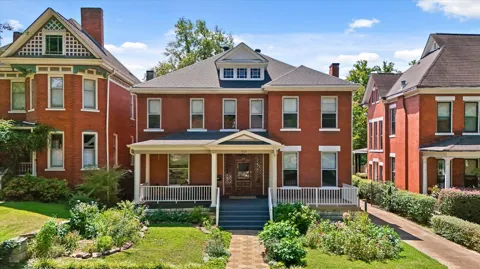 862 Oak Street