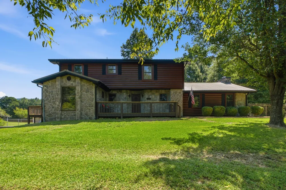 933 Halls Valley Road Trion, GA 30753